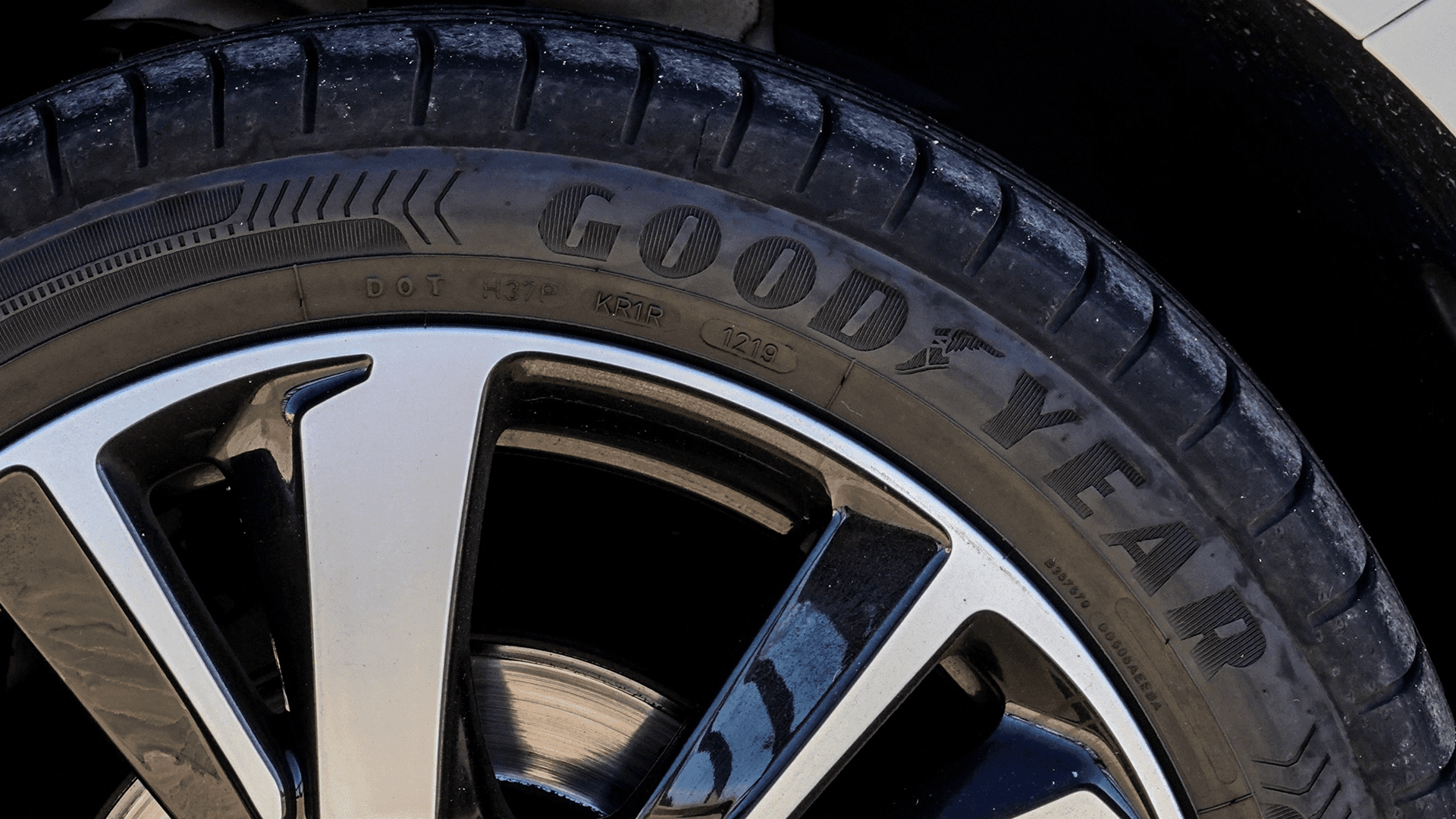Goodyear-Tires_Background_1920x1080.png