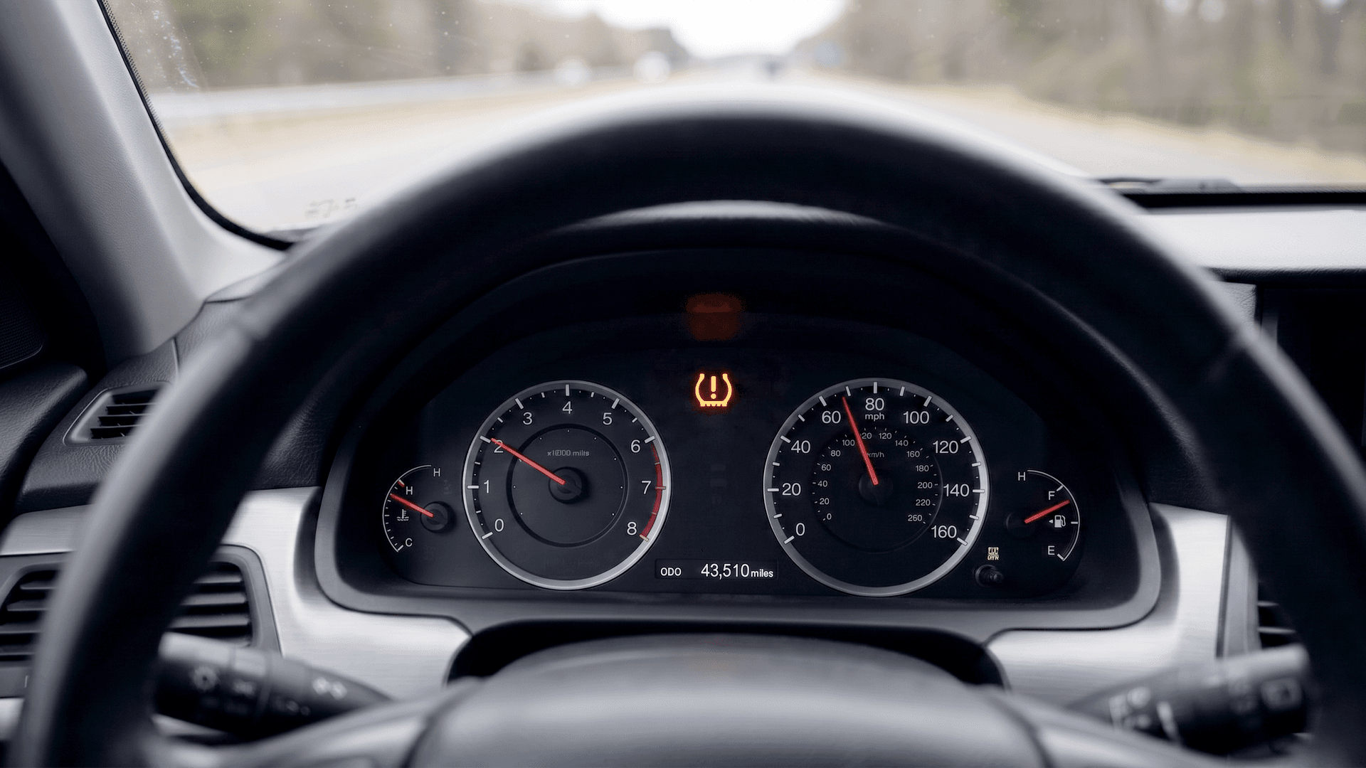 Troubleshooting TPMS Light: Causes & Solutions